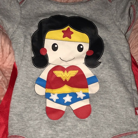 Wonder Woman onesie - babygirl with cap - Picture 2 of 5